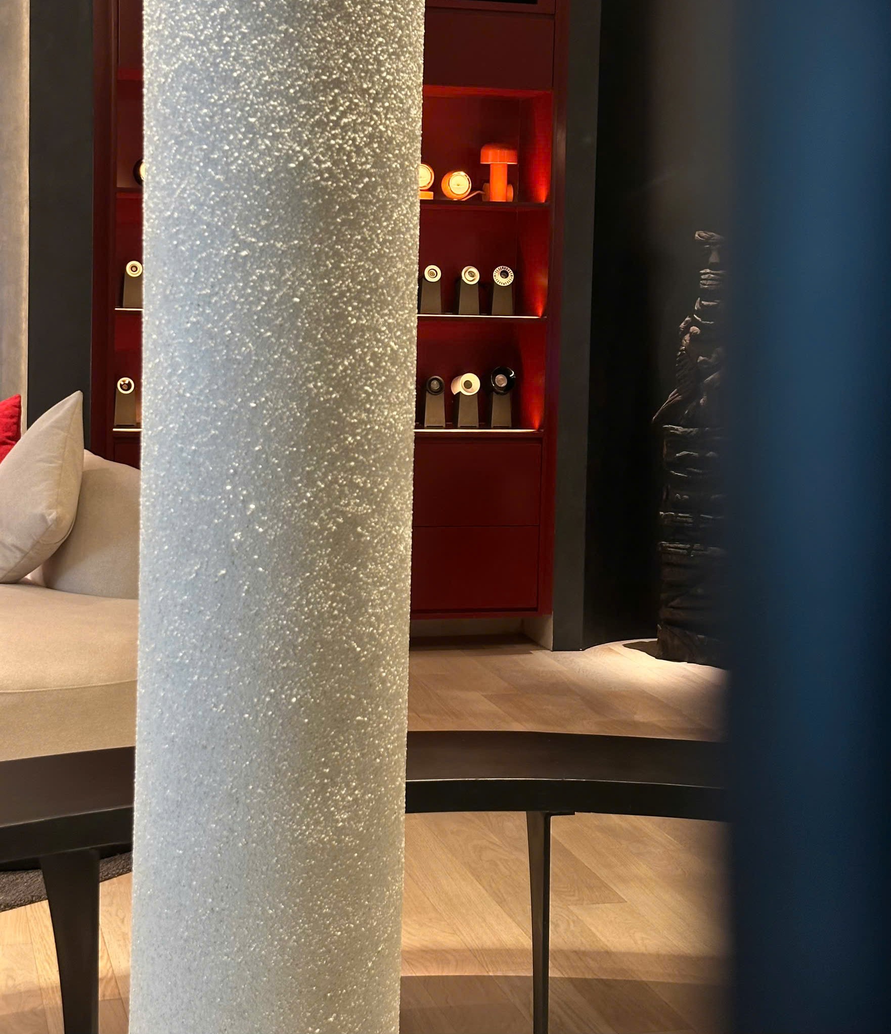 Thi công  sàn gỗ lắp thẳng tại Showroom ADES